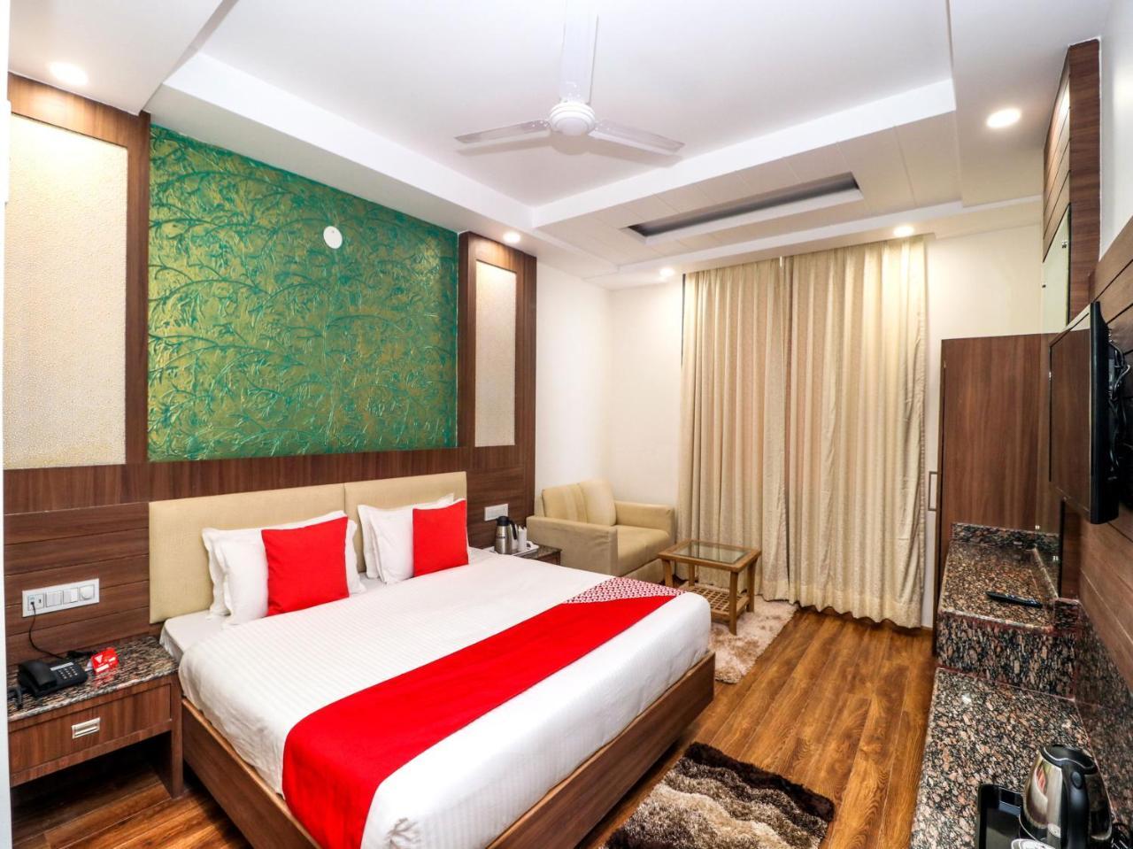מלון ג'אמו Capital O 18442 Kalka Royal מראה חיצוני תמונה